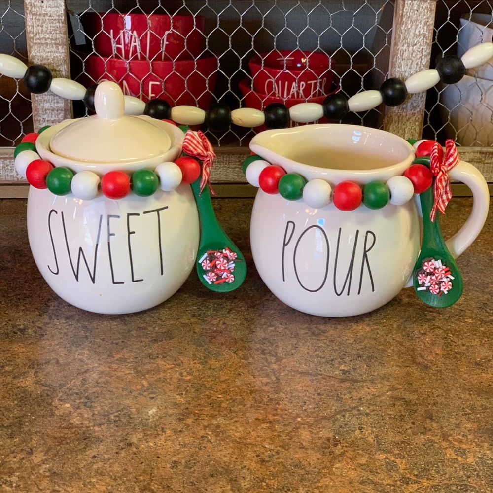 ‼️SOLD‼️Rae Dunn Sugar & Cream Garland Set